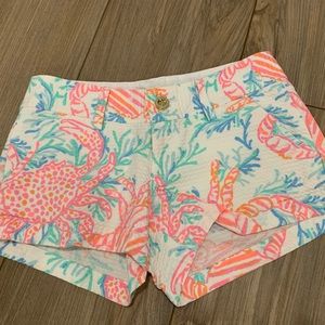 Lilly Pulitzer Walsh Shorts in Getting Steamy Crab Print